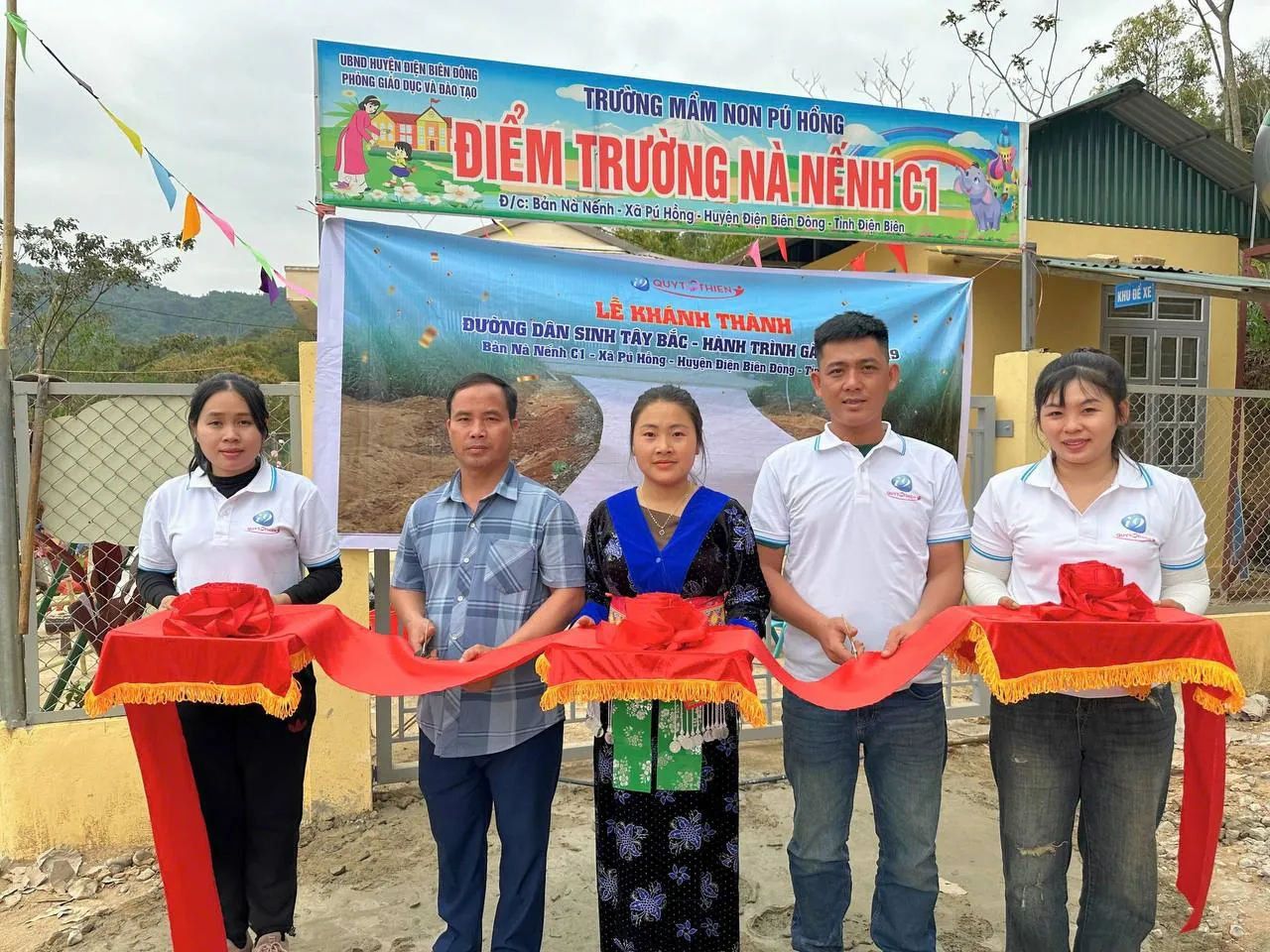 Hình ảnh cộng đồng người chơi 8us Game trao đổi kinh nghiệm, thể hiện việc học hỏi từ người khác.