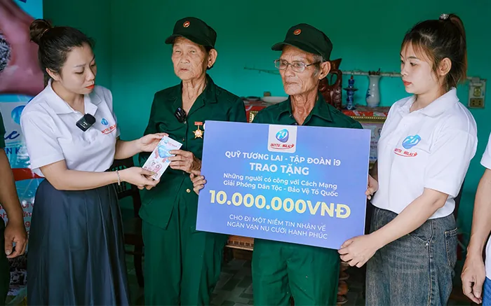 Hình ảnh biểu tượng cá cược có trách nhiệm, với hình ảnh bàn tay nâng đỡ và đồng hồ, thể hiện sự hỗ trợ và kiểm soát, tông màu xanh đậm và vàng.